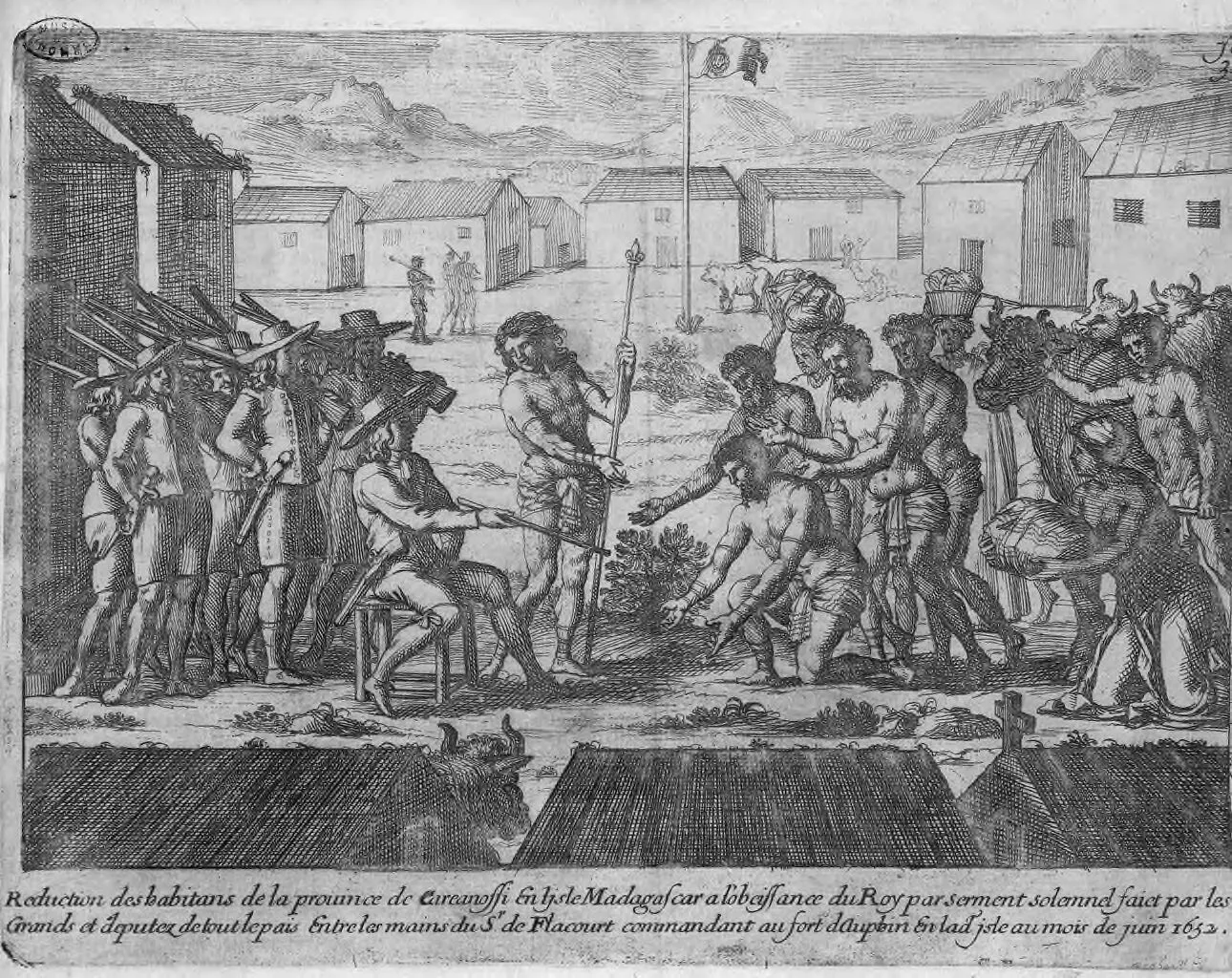 Gravure ancienne. À gauche, un groupe d'Européens en pourpoint et chapeau, dont un assis sur une chaise qui tend un bâton. Au centre, un homme torse nu tient une haute hampe surmontée d'une fleur de lis. À droite, des Malgaches, dont un incliné très bas, bras tendus vers l'homme assis ; derrière eux, des porteurs de charges sur la tête et des zébus qu'on amène. Au fond, un alignement de bâtiments à toit à deux pentes et un mât pavoisé.